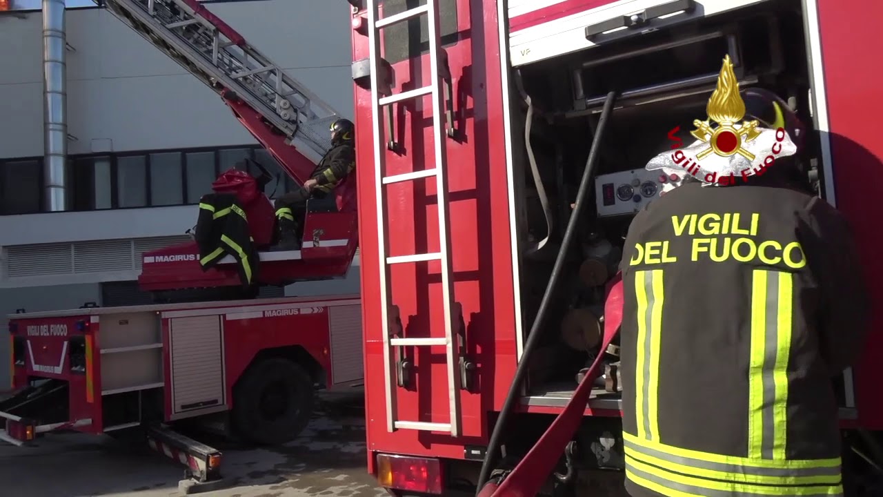 Osimo (AN) - Incendio attività industriale