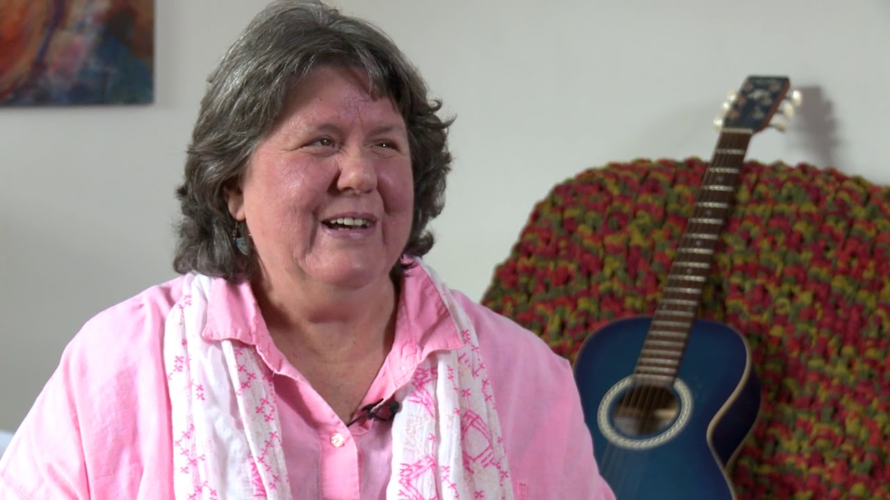 Singer-songwriter Maria Alley