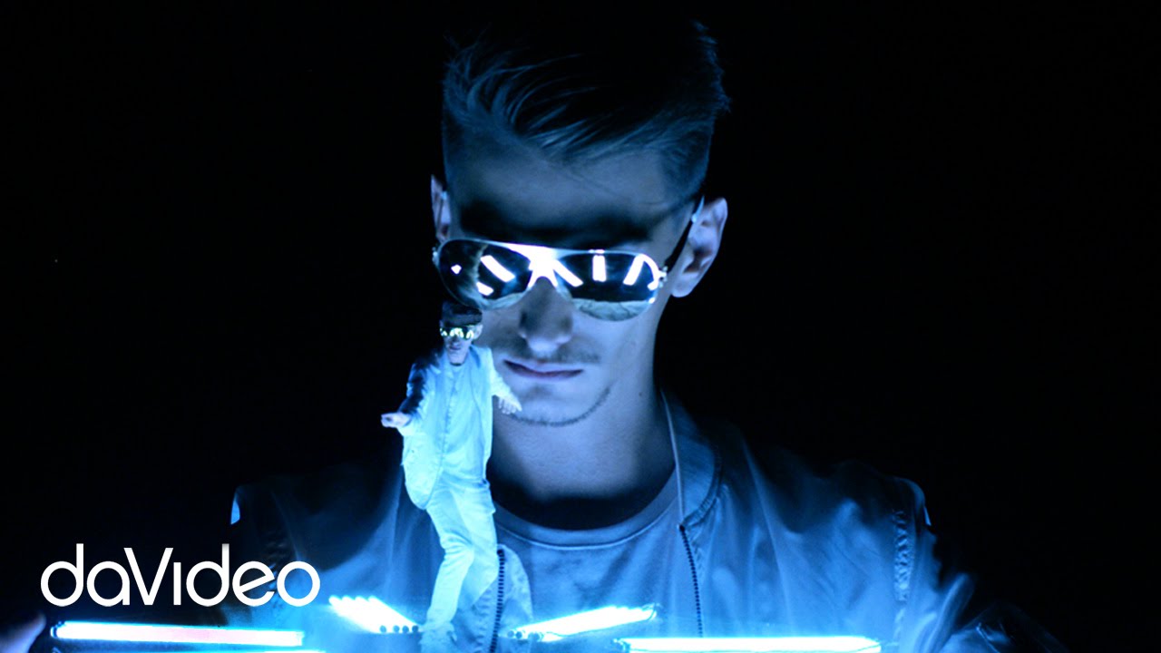 VUK MOB & MARKO MORENO FEAT. MC STOJAN - ONA DRZI LOVU (OFFICIAL VIDEO)