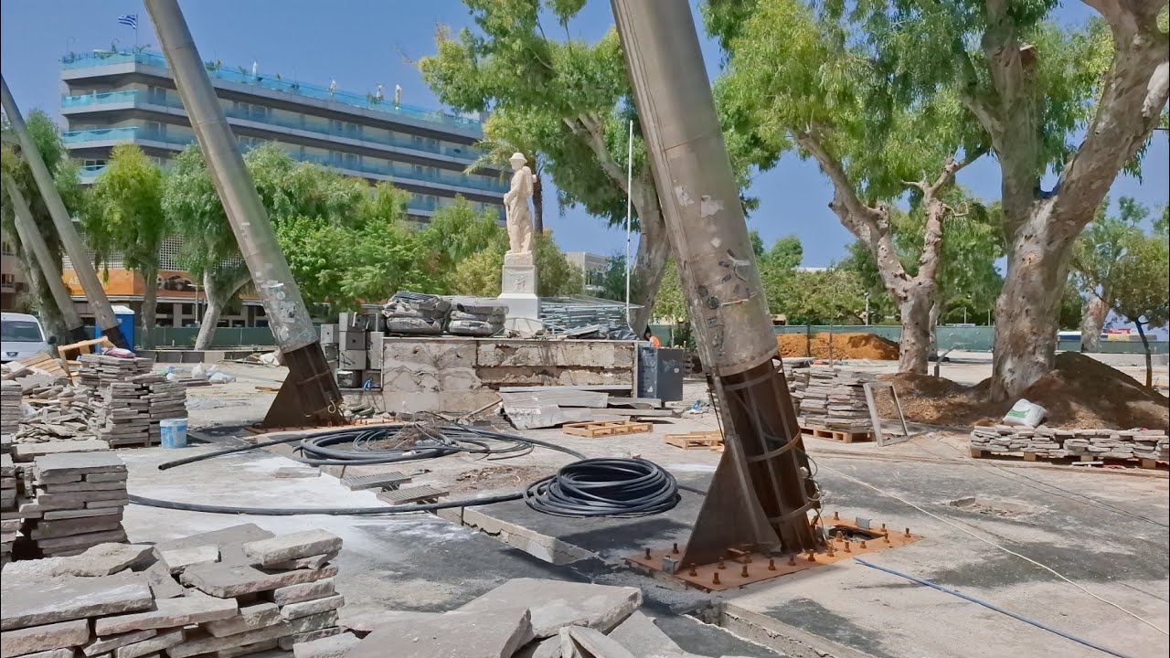 Απομακρύνονται οι πυλώνες ηλεκτροφωτισμού από την πλατεία Ελευθερίας