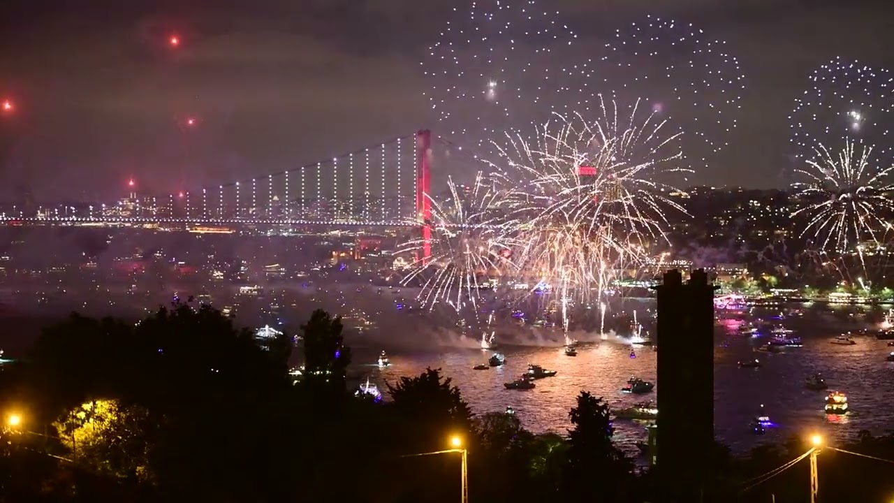 29 EKİM GÖSTERİLERİ İSTANBUL BOĞAZI.
