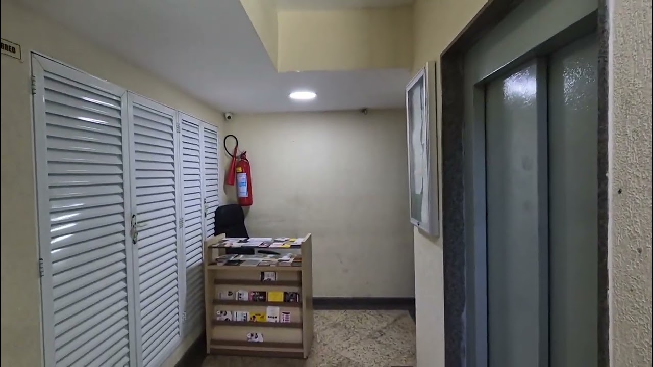 Recreio dos Bandeirantes, sala próximo praia, tratar Airton 21-99986-6181. 