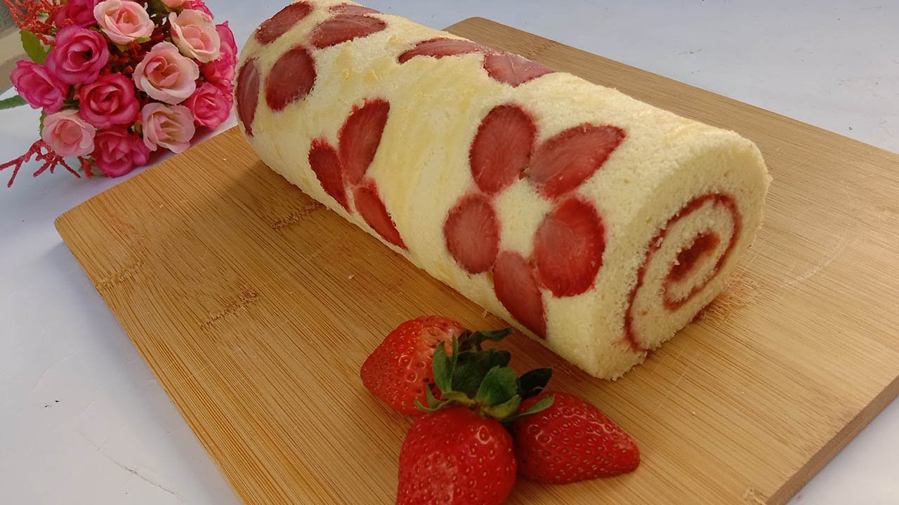 Strawberry Swiss Roll | Strawberry Roll Cake