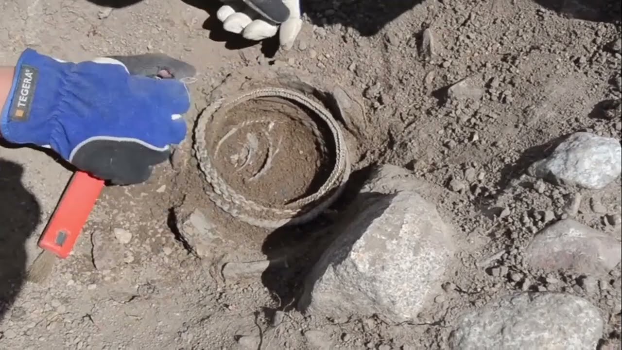РАСКОПКИ КЛАДА ДРЕВНИХ СЕРЕБРЯНЫХ УКРАШЕНИЙ !!!