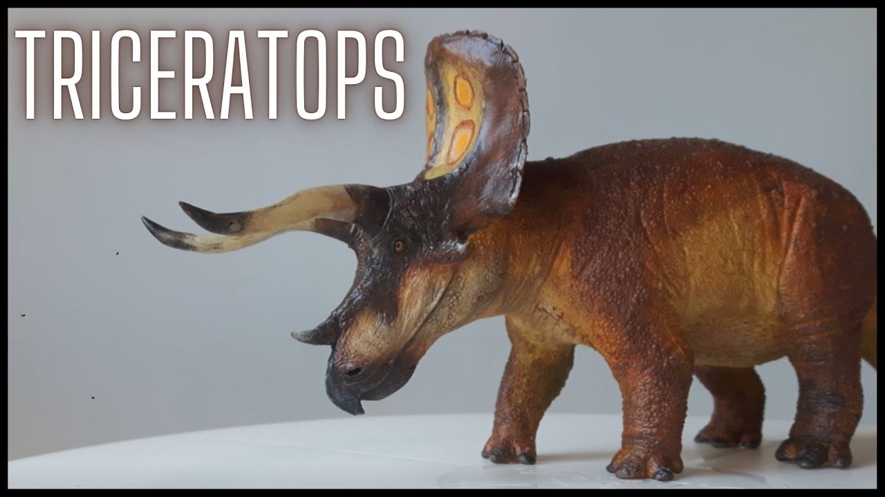 TRICERATOPS (ESCULTURA).