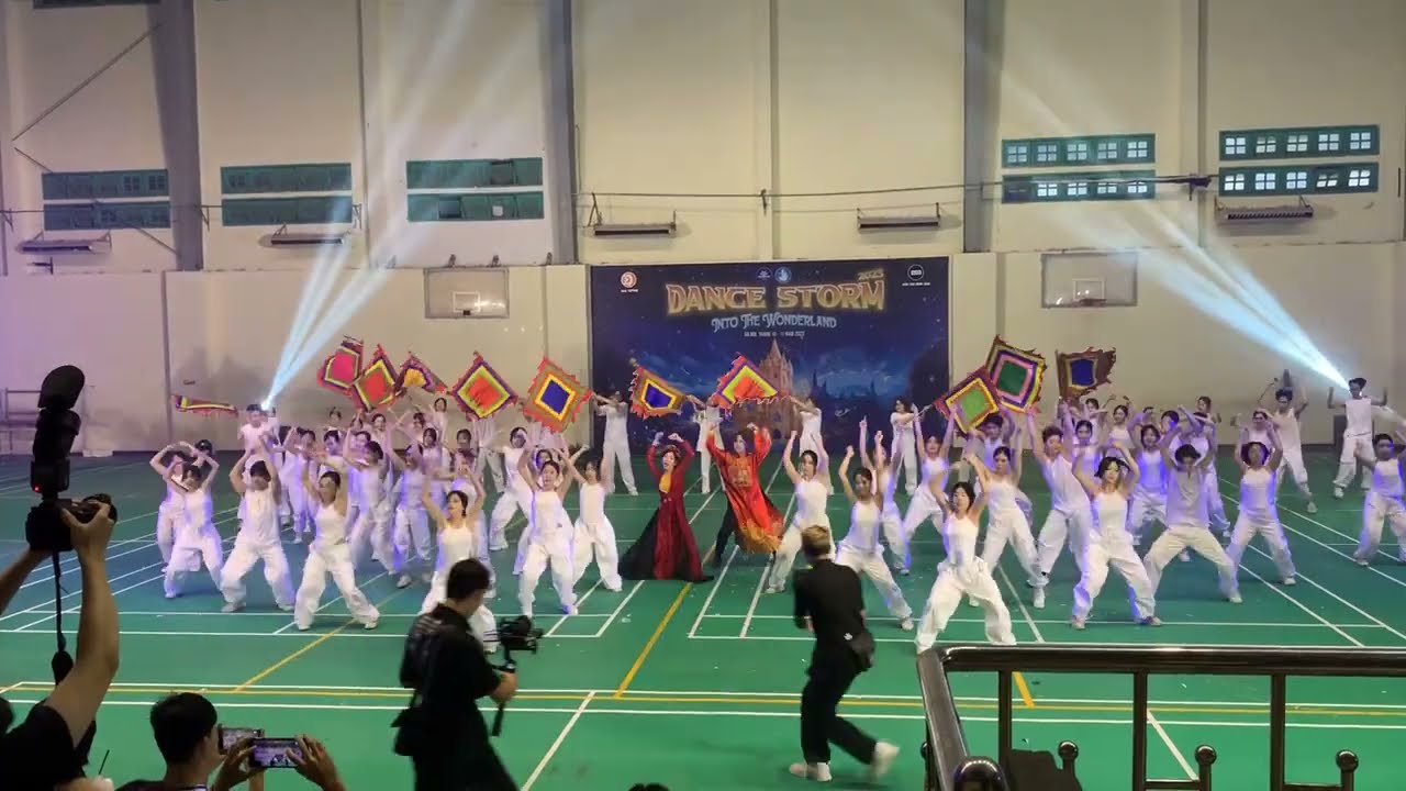 [🥇GRAND PRIZE WINNER🥇- DANCESTORM 2023 HNUE] CHỊ NGÃ EM KHÔNG NÂNG(TẤM CÁM) BY KINGSCREW & CLBNT