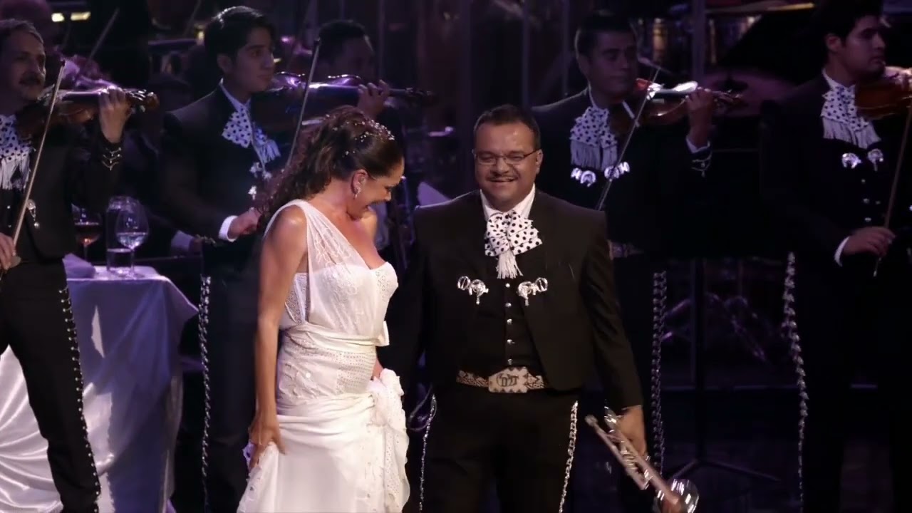Juan Gabriel - As&iacute; Fue (En Vivo Desde Bellas Artes, M&eacute;xico 2013) (Trompetas)