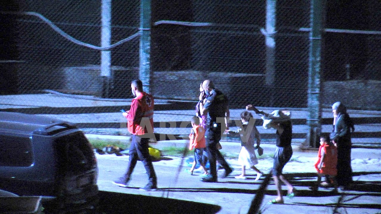 Más de 70 inmigrantes, menores, adultos y hasta familias, cruzan a nado por Benzú