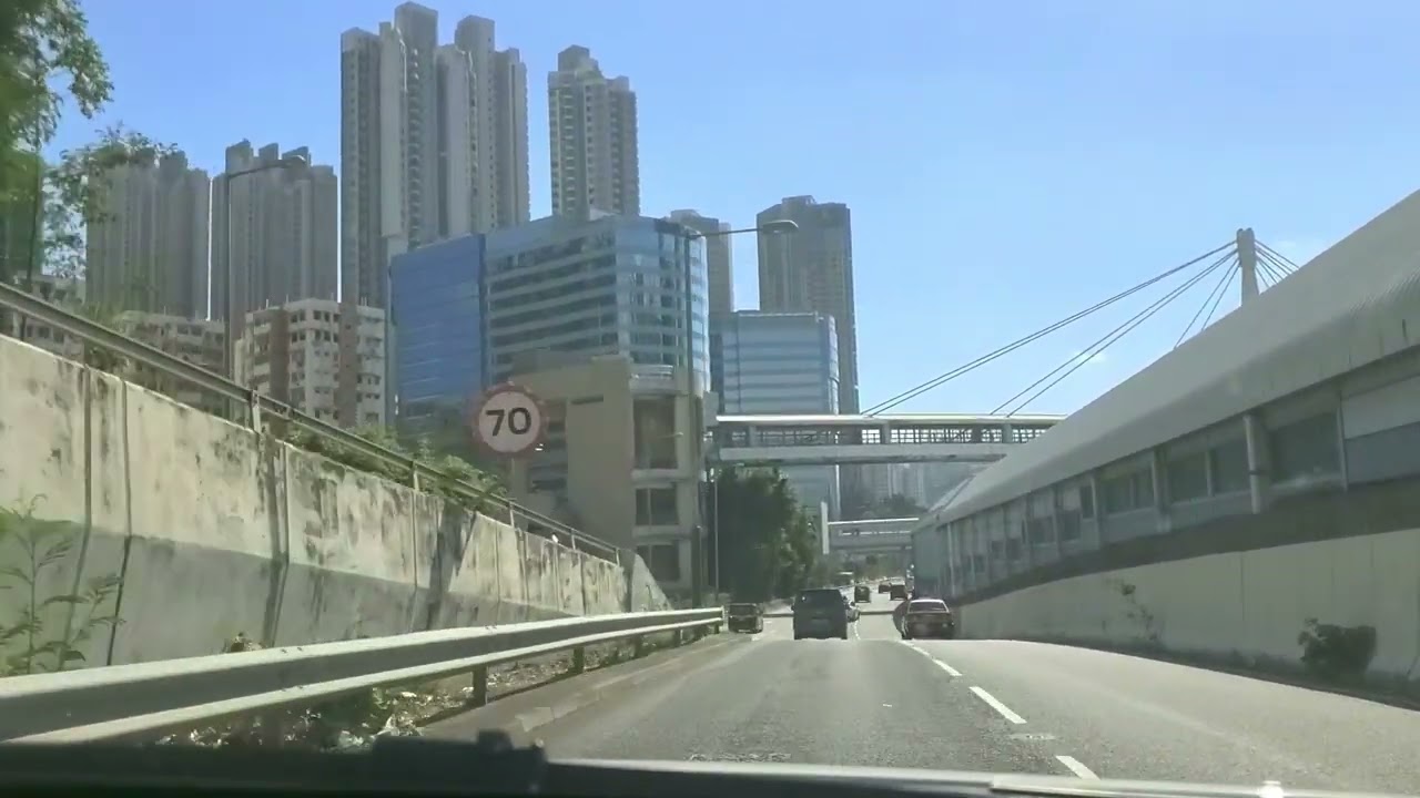 尖山隧道往奧海城第二期停車場，步行8分鐘到西九龍政府合署。