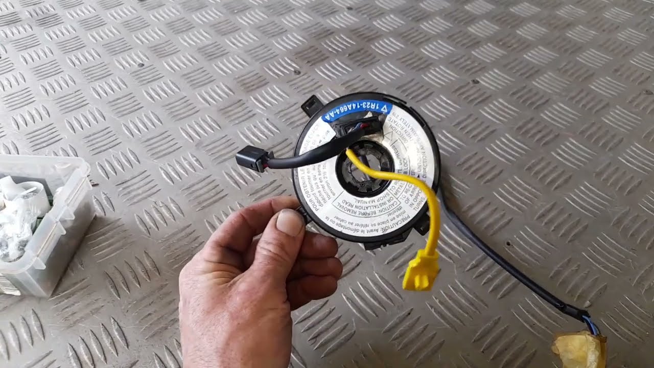 AU Falcon Clockspring Replacement fixing Airbag light Horn wheel buttons and indicator one handed.