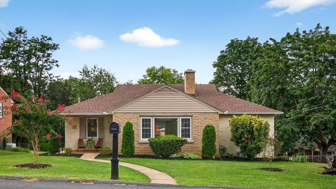 8 Belmont Dr, Staunton, VA