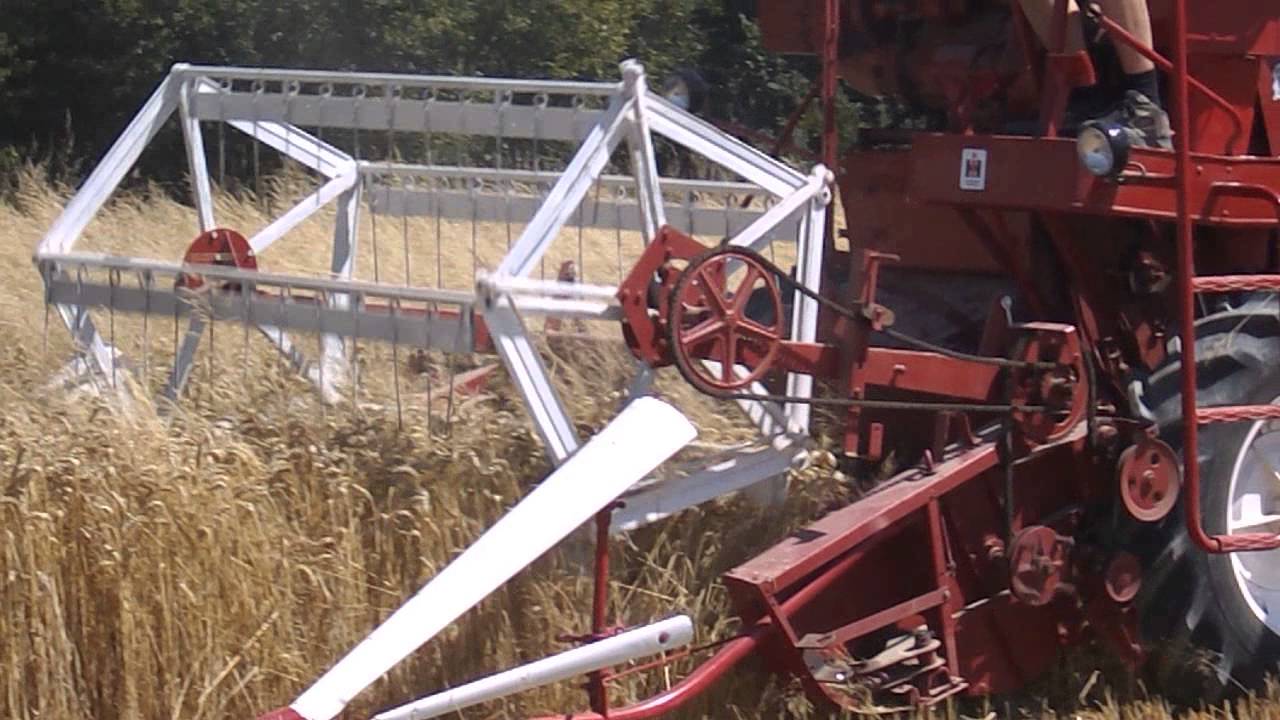 moissonneuse batteuse mc cormick f8-63 old combine