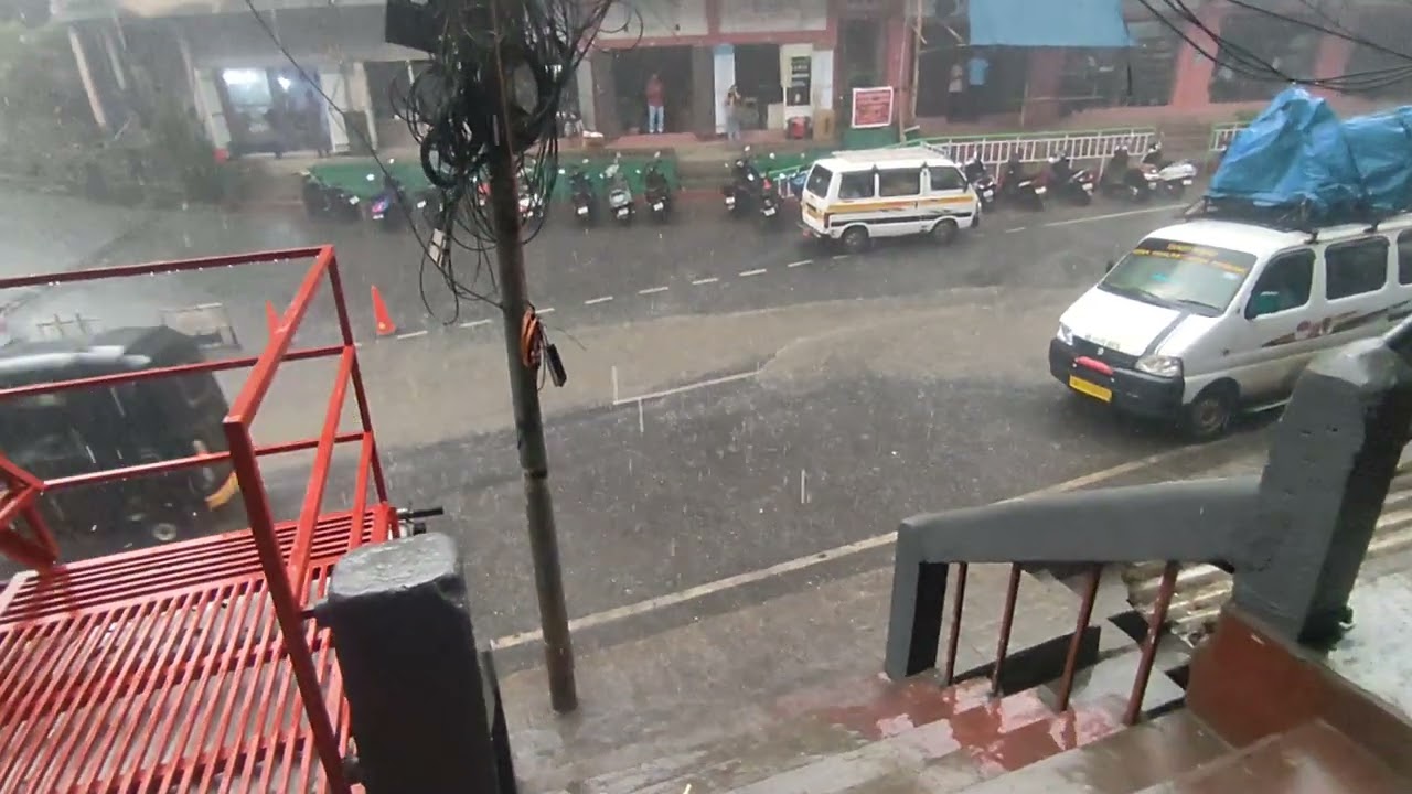 Tun mai a thil thleng//Lawngtlai Bazar