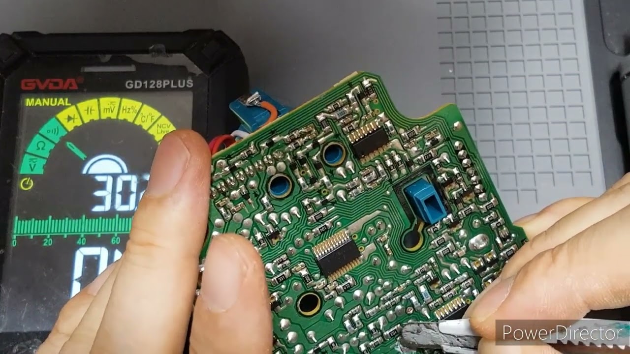 MAKITA DC10WA CHARGE RED AND GREEN BLINKING