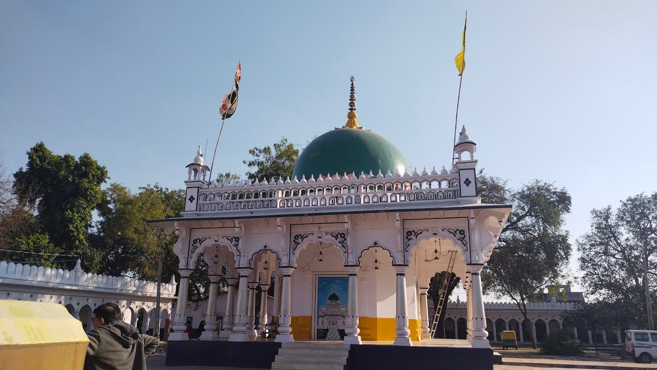 Visit to Hazrat Haji Ali Haidar Shah Warsi dargah , Petlad , Gujarat.