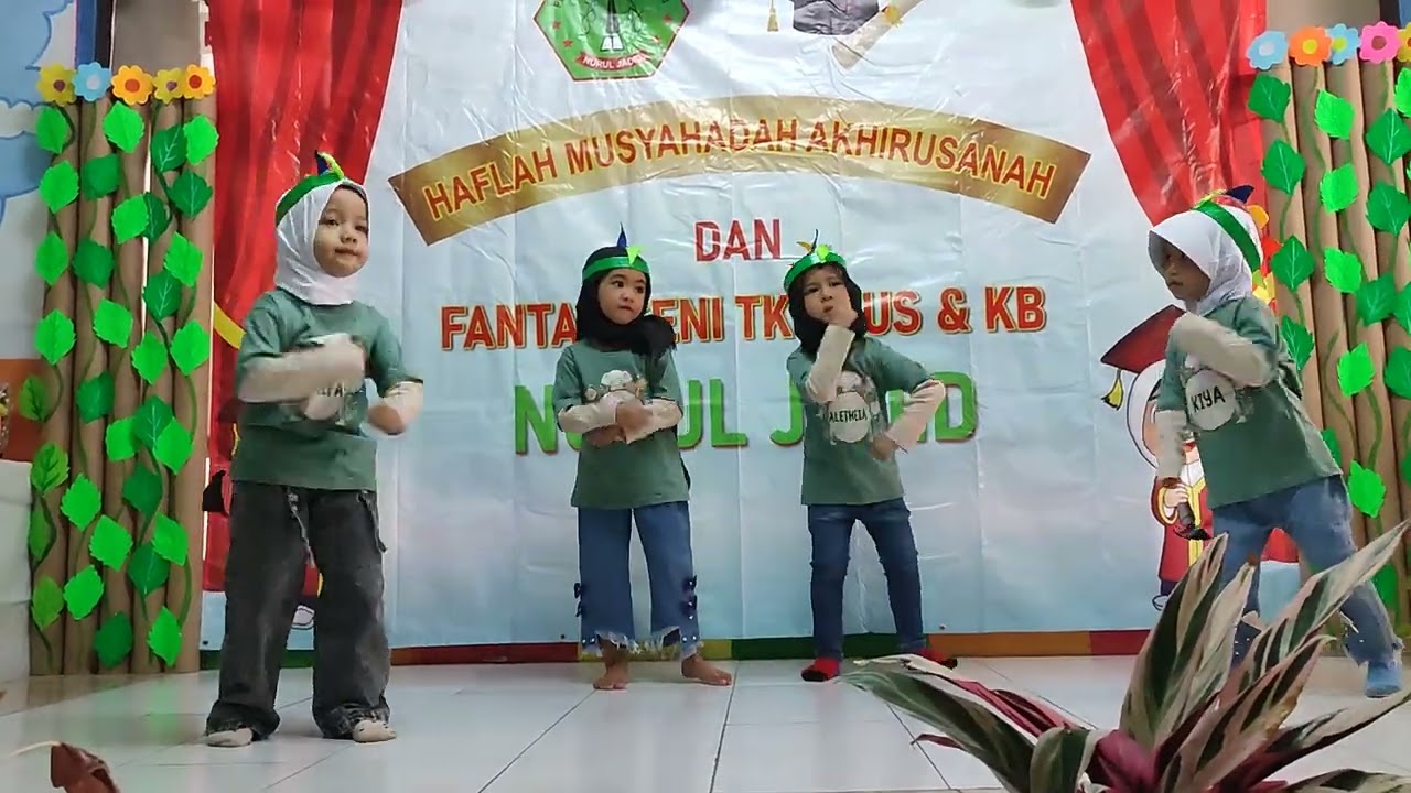 Tari T-REXS //bersama teman-teman 