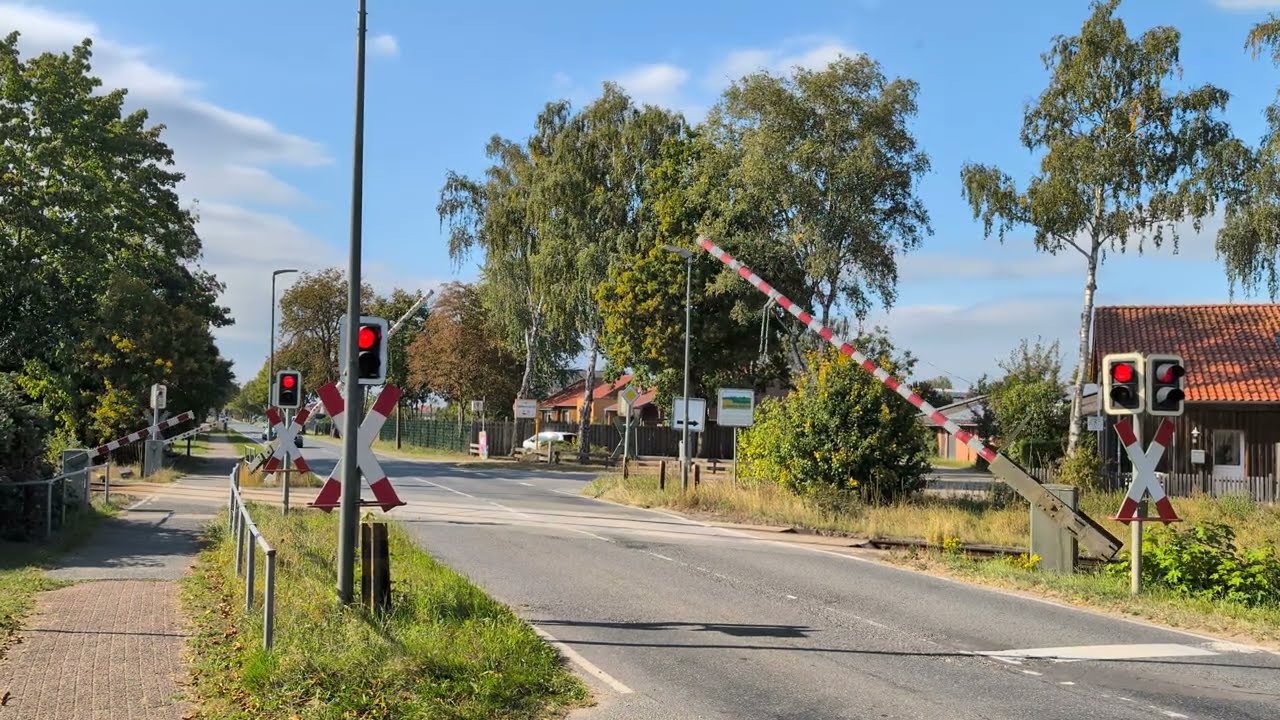 Bahn&uuml;bergang Landesstra&szlig;e Echem | Level Crossing Germany