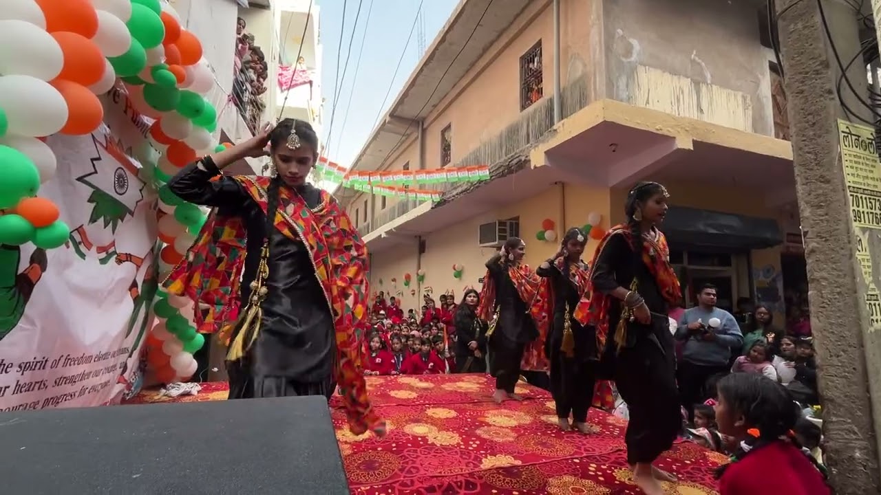 26 January 🇮🇳 tu Garba Main door ￼￼  ￼ Mahiya, crazy dance girl 😅😱😱￼
