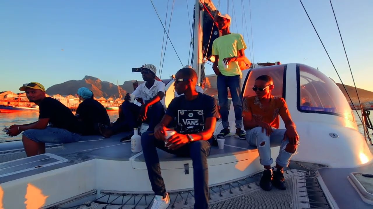 Grizzly - Ndiyophanda Ft. Marry J Flower (Official Music Video)