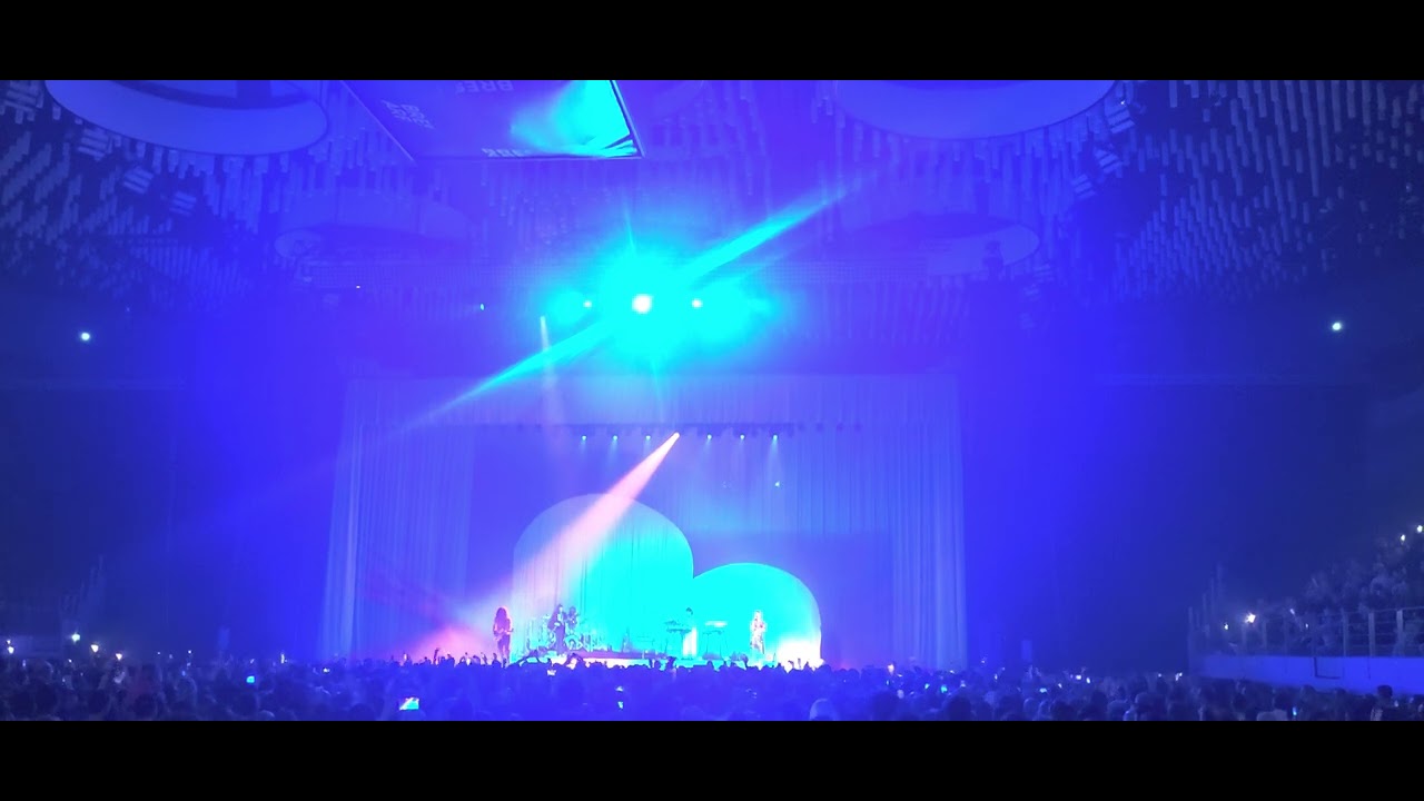 Sad & Slow  - Clara Luciani feat Pierre - Brest live 26.03.2023 - Respire encore tour