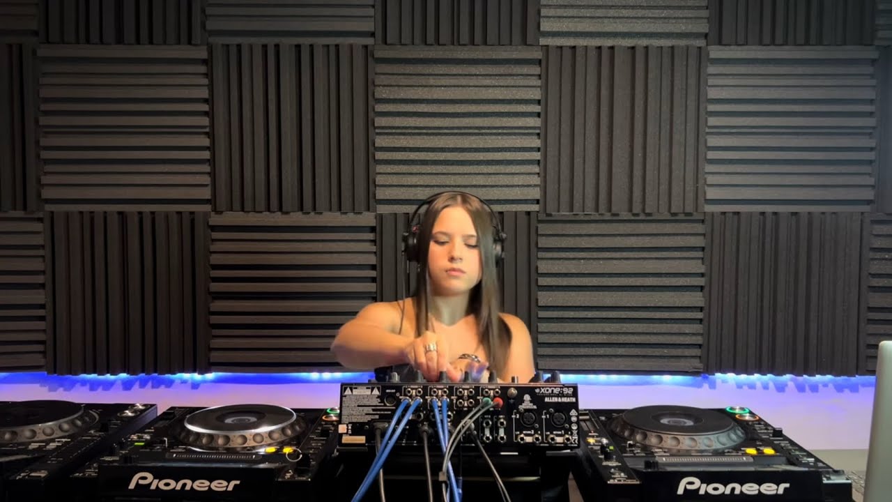 VANESA - TECHNO DJ SET 02 [ FULL DARK ACID / PEAK TIME]