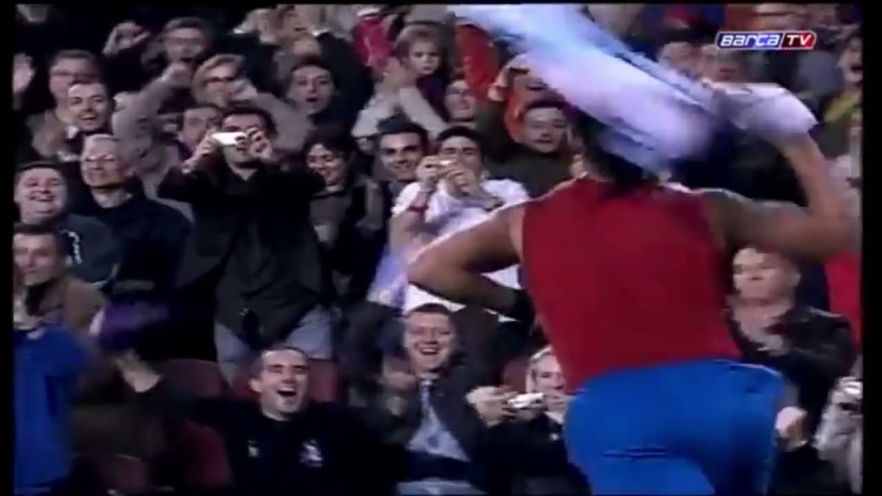 Ronaldinho. Overhead kick. November 25, 2006.Football sorcery. 🪄⚽