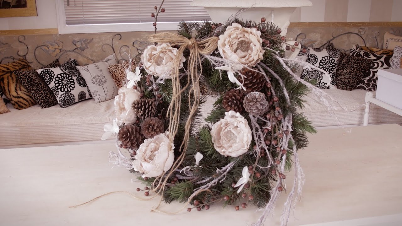 How to make a Flower, Berry and Pinecone Christmas Wreath