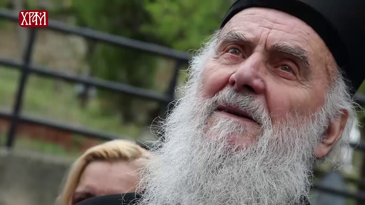 Деца из Орaховца певају Патријарху  "Ми смо деца неба"