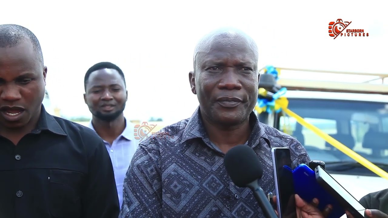 KASULU_DC MWAKISU  AZINDUA MAGARI MAWILI  KWA HALMASHAURI YA KASULU VIJIJI