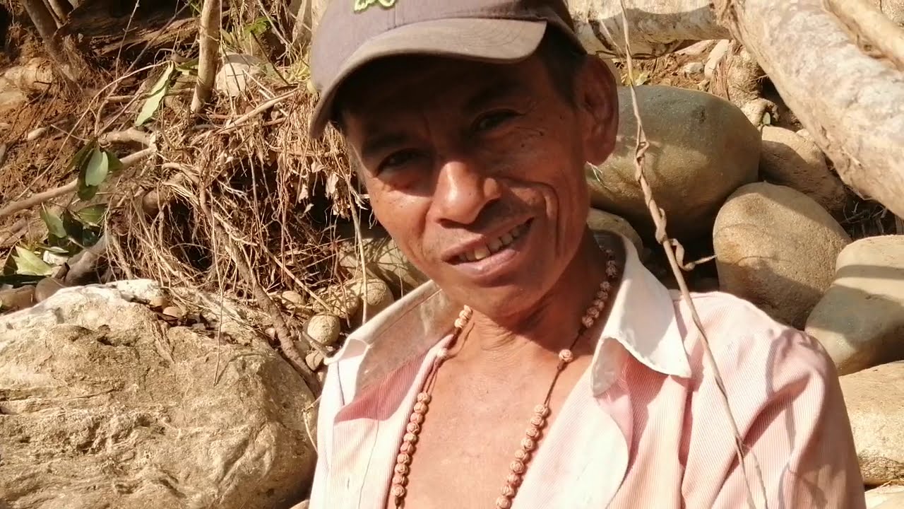Descendiente de los indios pijaos me invita a buscar Oro de forma artesanal