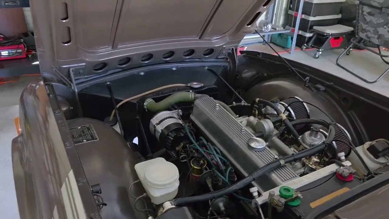 1970 Triumph TR6 - Cold Start