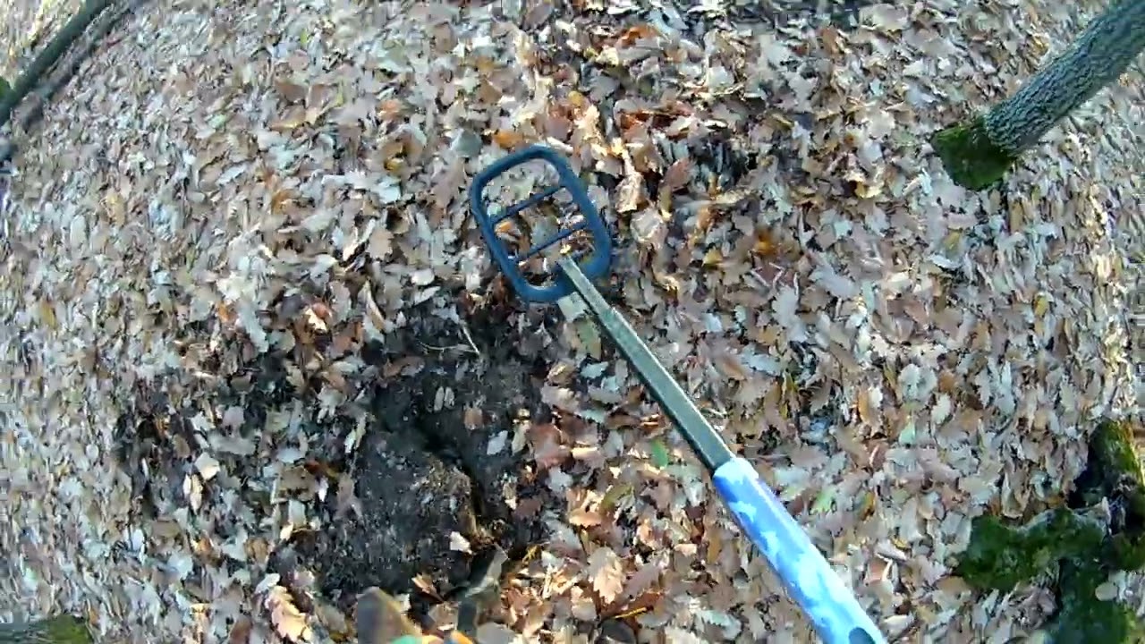 Metal detecting with Minelab Go-Find 44 with some interesting finds!Ring and so on ...