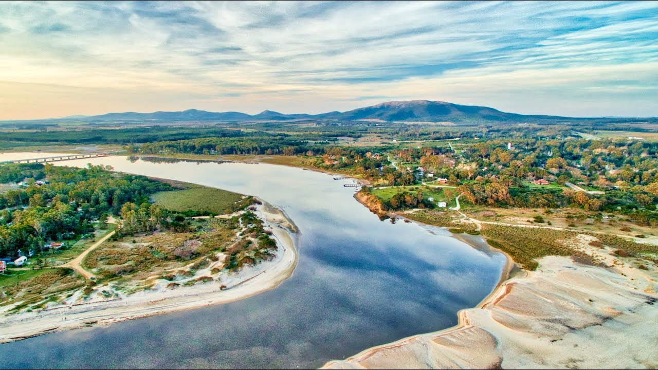Paraíso Suizo en Jaureguiberry  (4k) Drone Cinematic