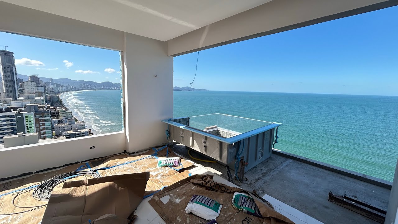 Cobertura Duplex / Vista panorâmica, perto do Píer e Hard Rock café Meia Praia Itapema R$ 5.600.000