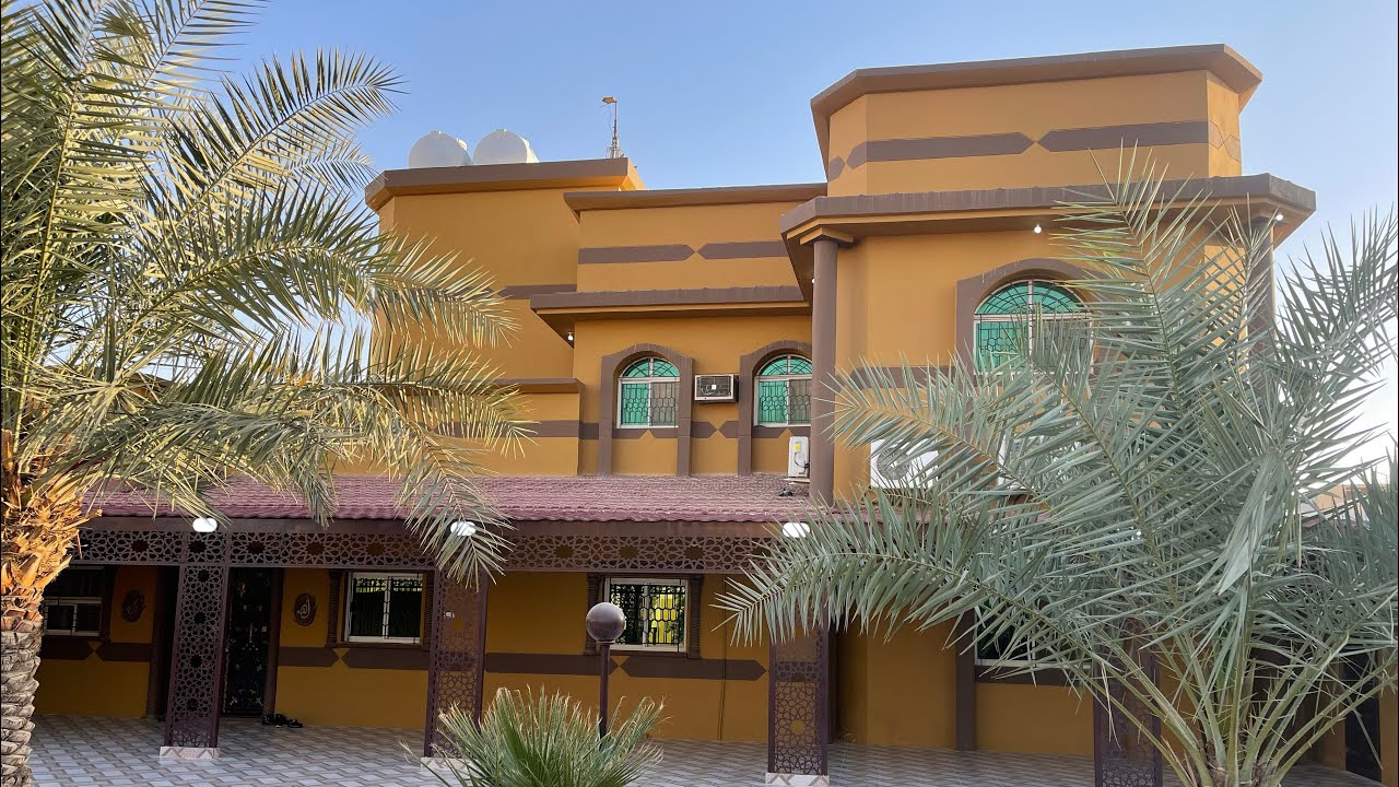 للبيع فيلا حي العزيزية مساحة 1600 متر السعر 2 مليون و 300 الف تواصل معنا 0501909979
