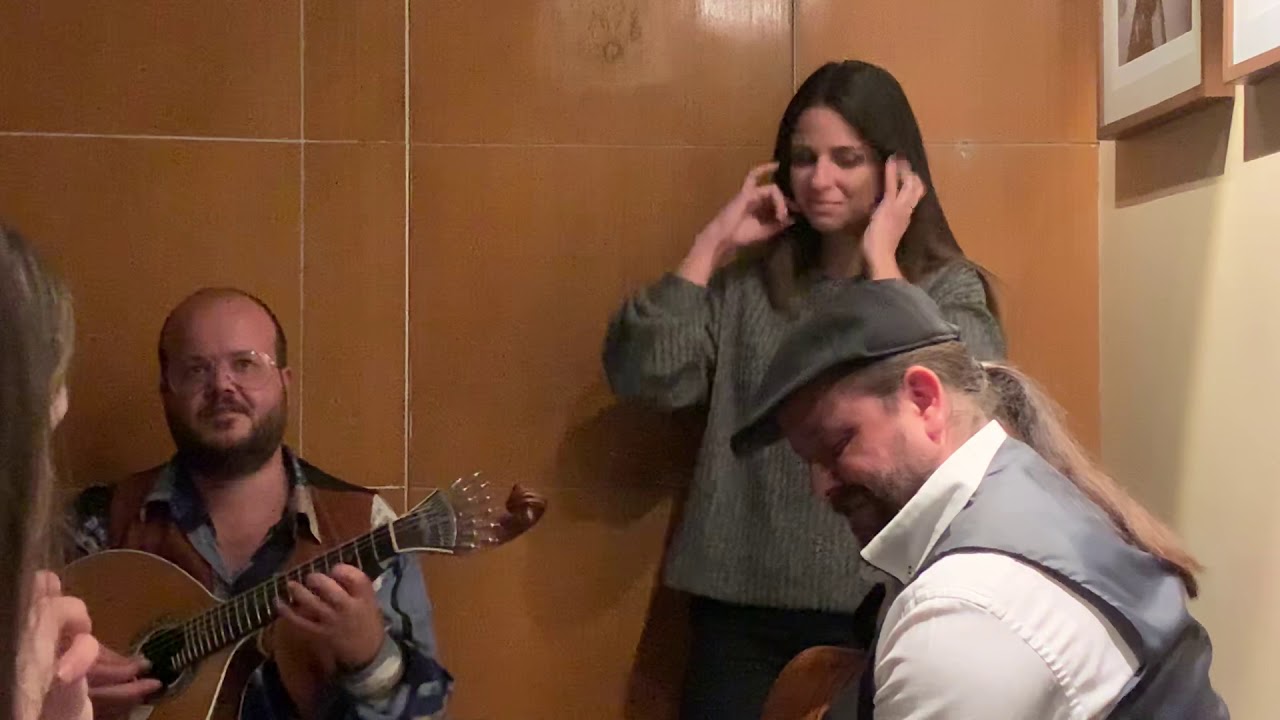 Havemos de ir a Viana (Feat. Carolina)