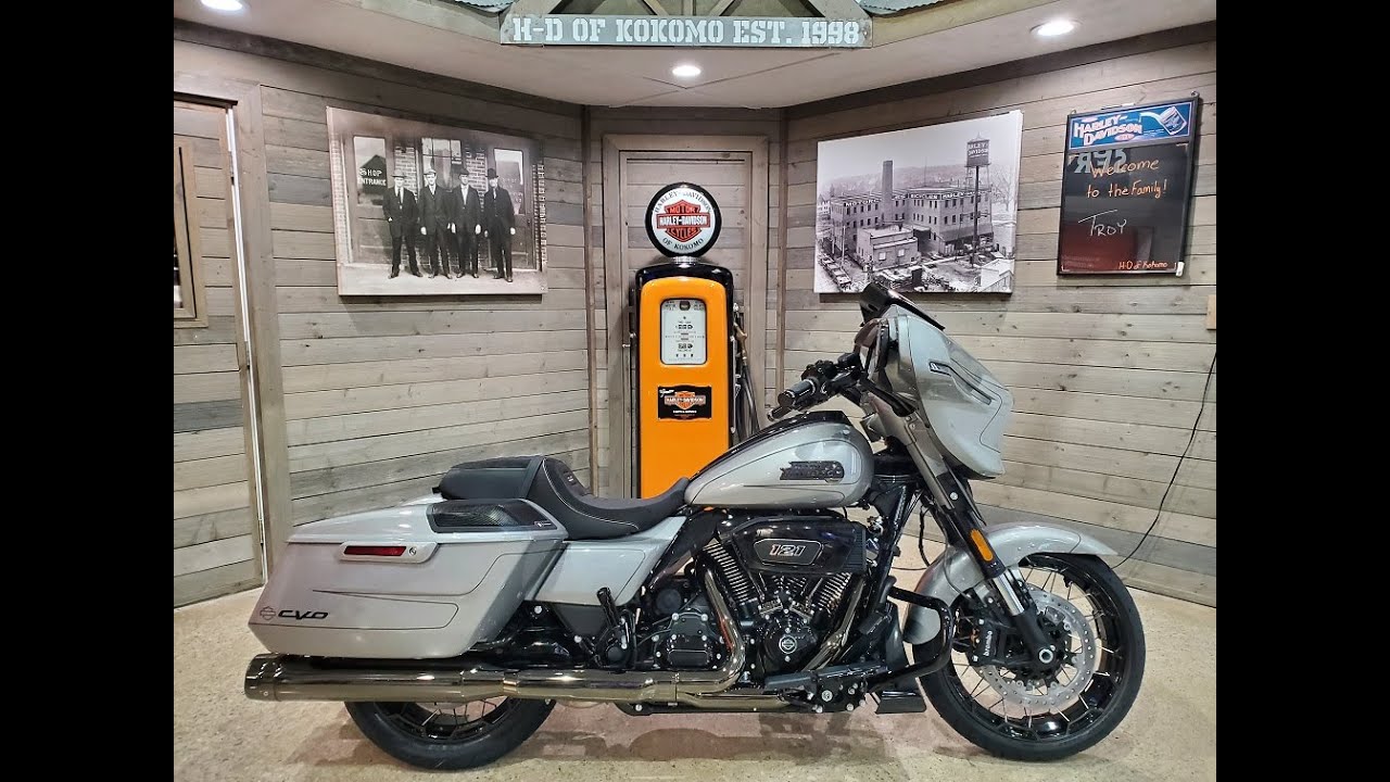 2023 Harley-Davidson CVO Street Glide FLHXSE- Dark Platinum.