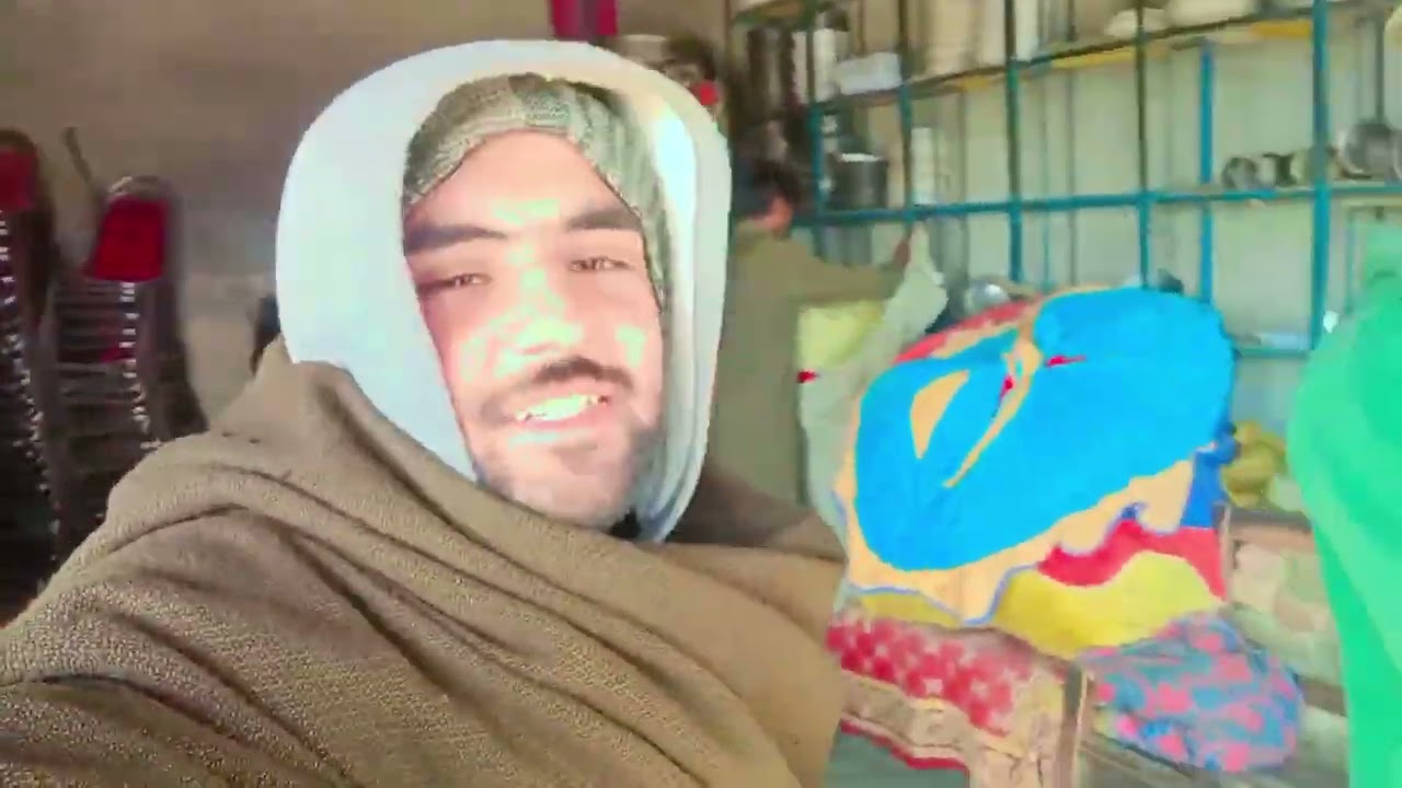 کام کرتے ہوئے چھت سے گر گیا 😱😱😭😭😭😱😭😭😱😭😱😱😭😭😱😱🤣🤣🤣😱😱😱😭😭😭