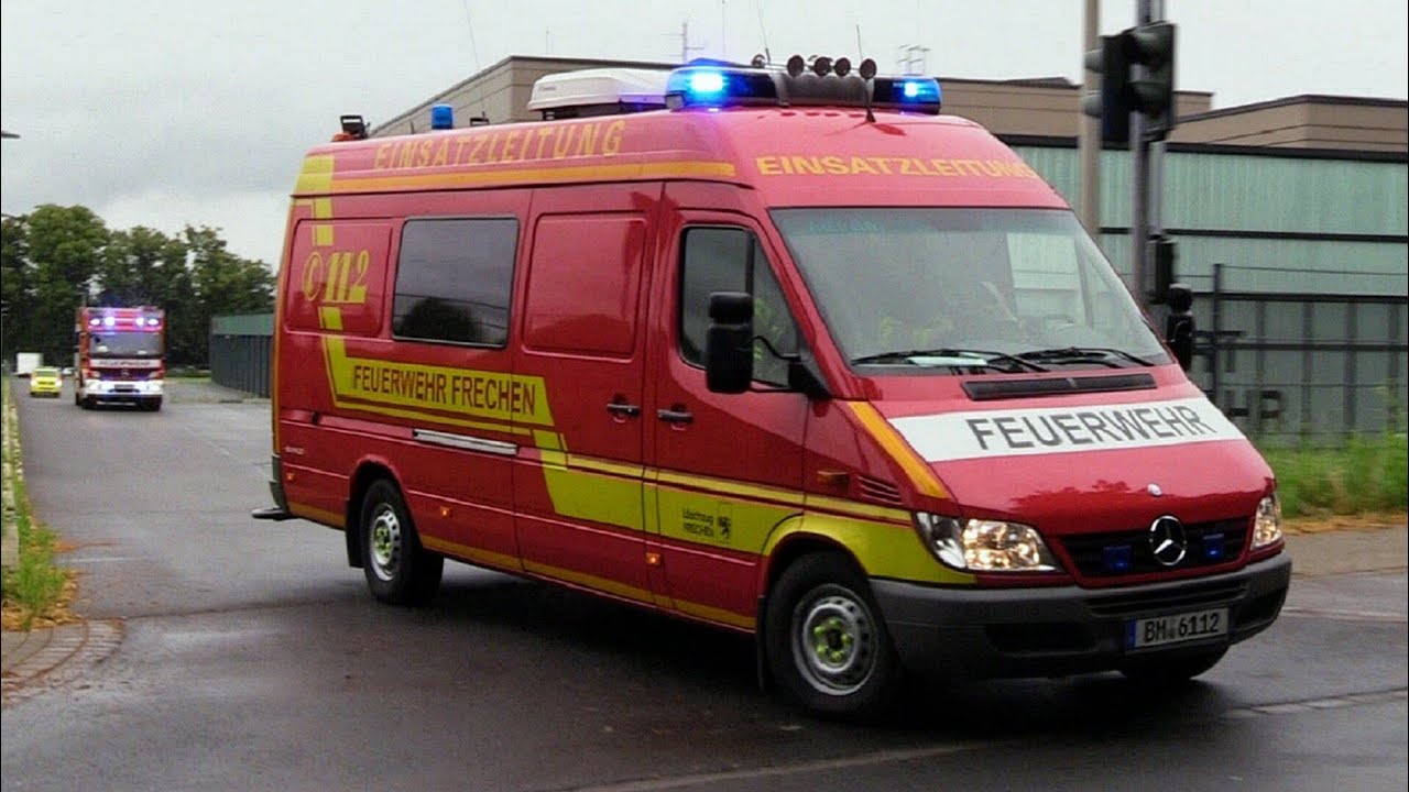 KdoW & Löschzug Hauptwache + Freiwillige Feuerwehr - Löschzug Frechen auf Einsatzfahrt