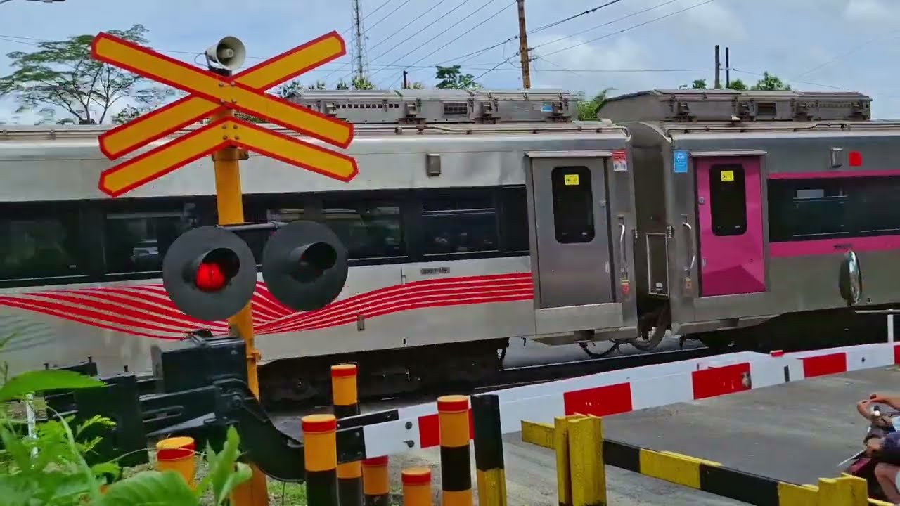 Ka argo dwipangga || railway crossing || palang pintu kereta api