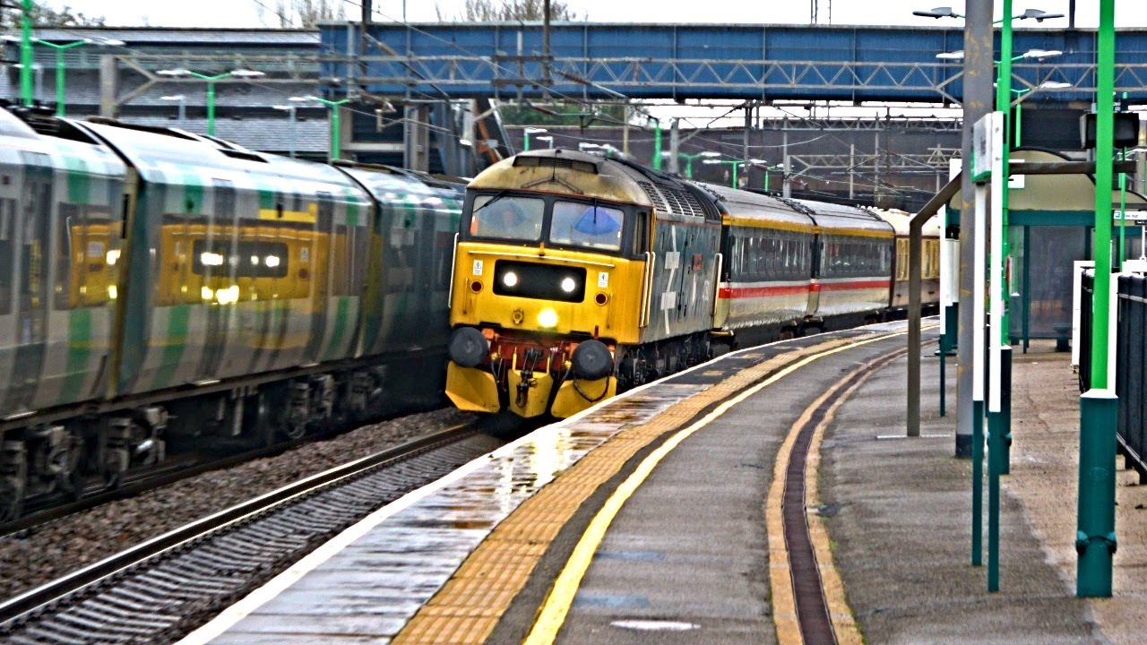 Trains at Wolverton Station, WCML - 22.12.22
