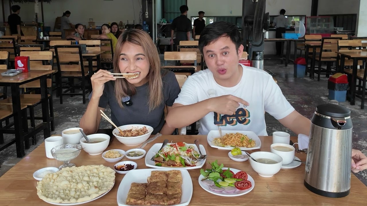 ကလေးမရှိပေမယ့်လည်း ရှိသလိုပါပဲနော်…မနက်တိုင်း တို့တွေရဲ့ family life လေး…🐶🐶👩‍🦰👨🏻‍🦰