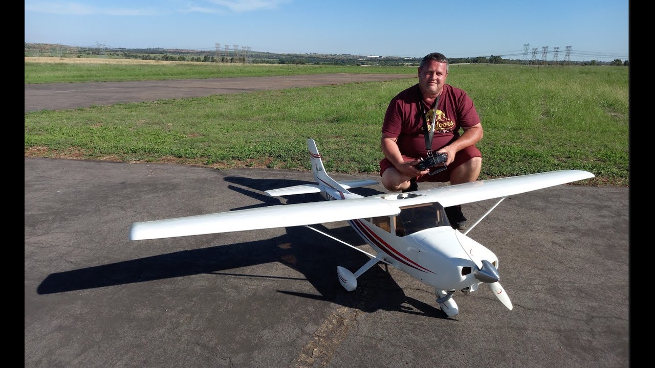 Hangar 9 Skylane Cessna 182  with 30cc DLE engine.