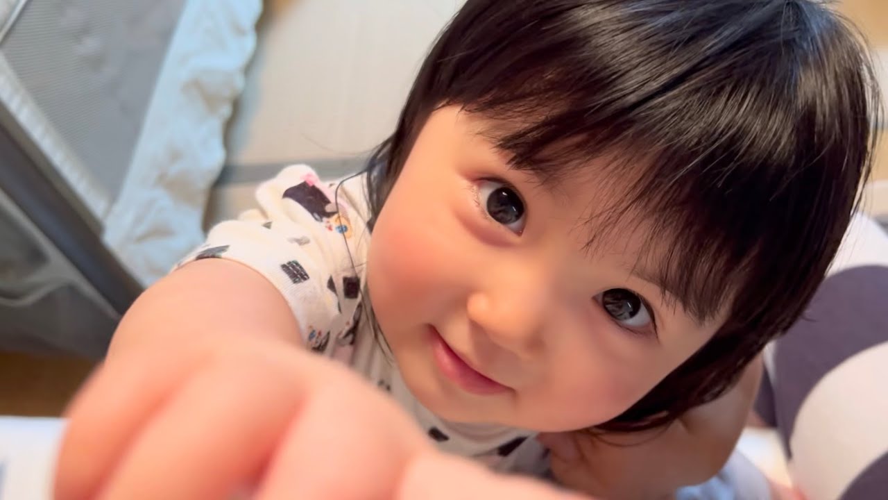 あたちの弟なのねーとしみじみ納得する2歳0ヶ月新米ねぇね👧🏻/I realized that the baby was my own brother.