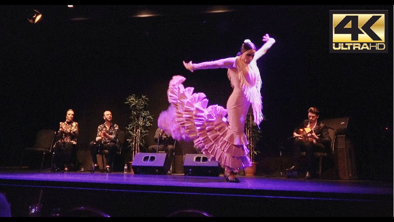 Baile típico de España - FLAMENCO CON BATA DE COLA [4K]