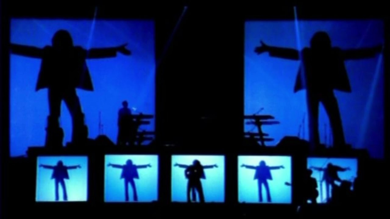 Enjoy the Silence - Depeche Mode (Live at O2 World - Berlin Germany) (but only that one part)