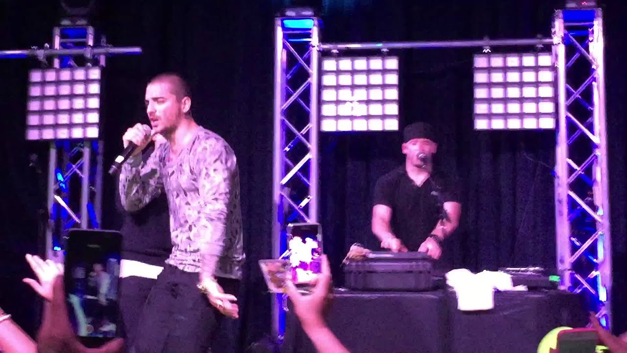 Maluma - Borro Cassette (en vivo) 2016