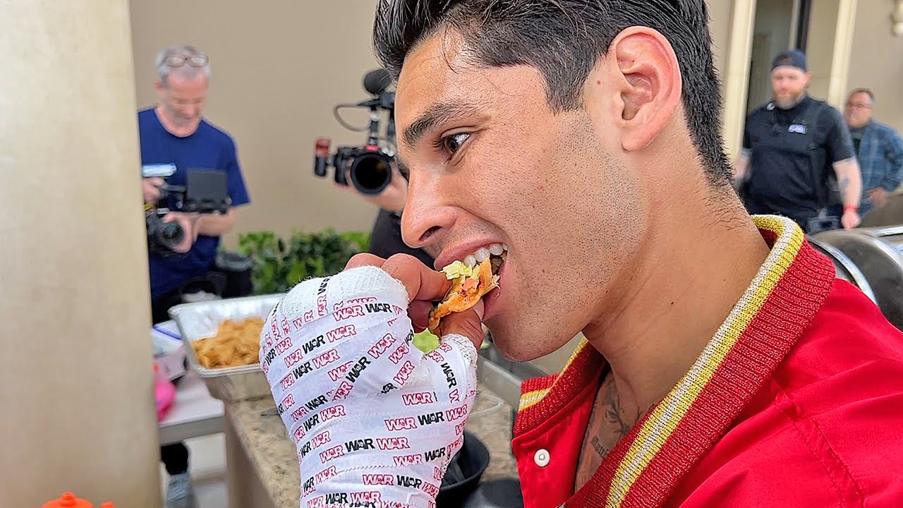 RYAN GARCIA MOCKS 