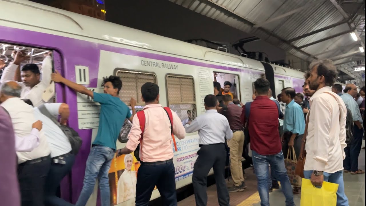 Titwala Fast Local Train Arrival and Departure from Dadar Railways Station Mumbai