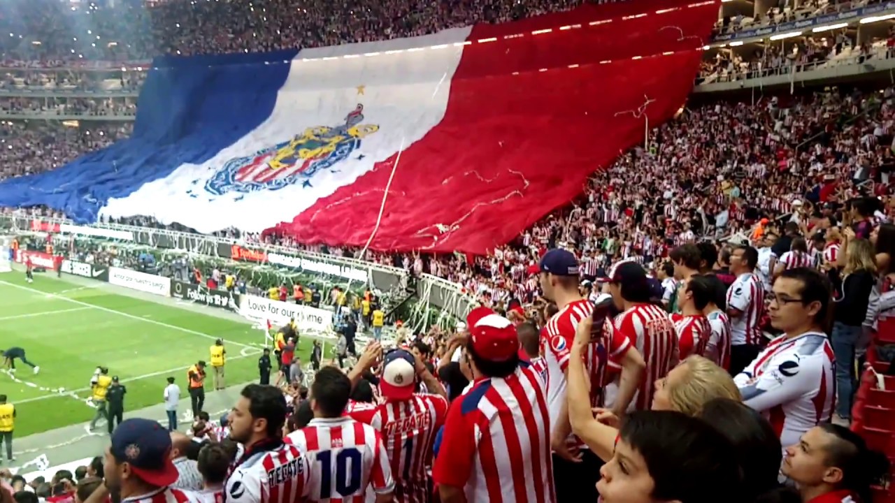 MEGA RECIBIMIENTO FINAL CHIVAS VS TORONTO | TELON GIGANTE | TIFO | PIROTECNIA